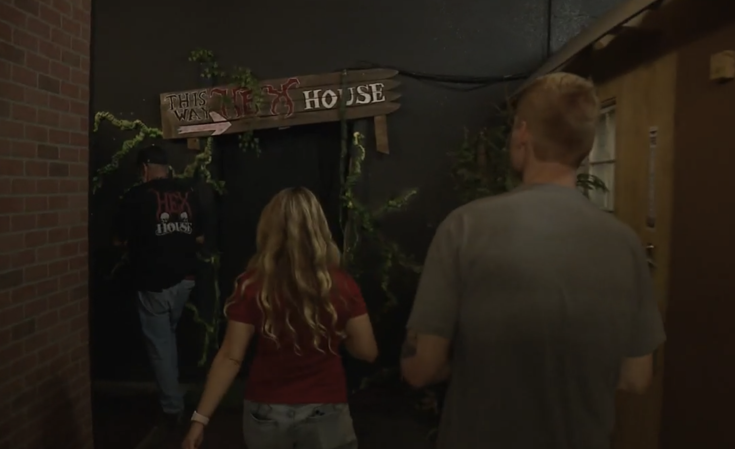 Joie and Garvey go behind the Scenes at Hex House to get some scares and to get scared! thumbnail